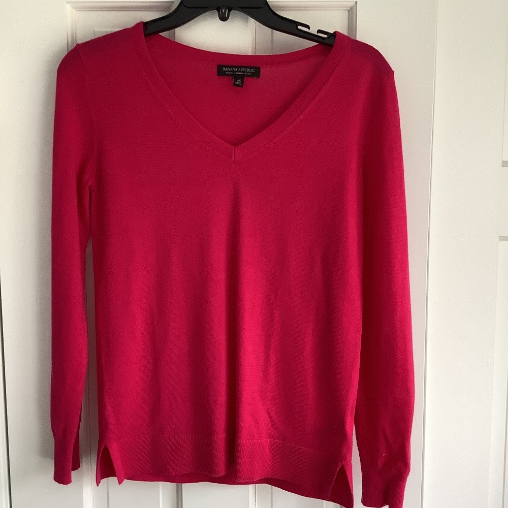 Banana Republic 100% Merino Wool V Neck sweater, XS